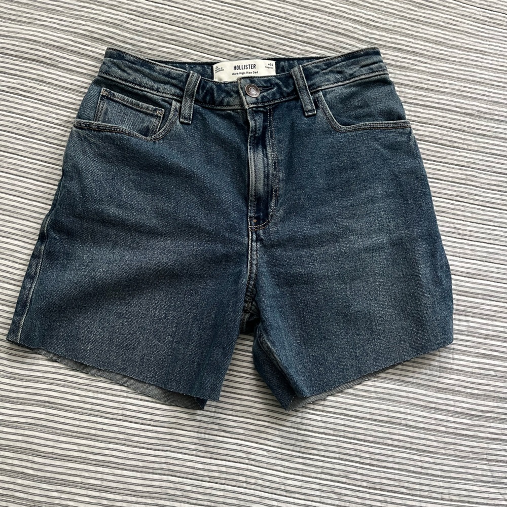 Hollister Ultra High Rise Raw Hem Dad Shorts